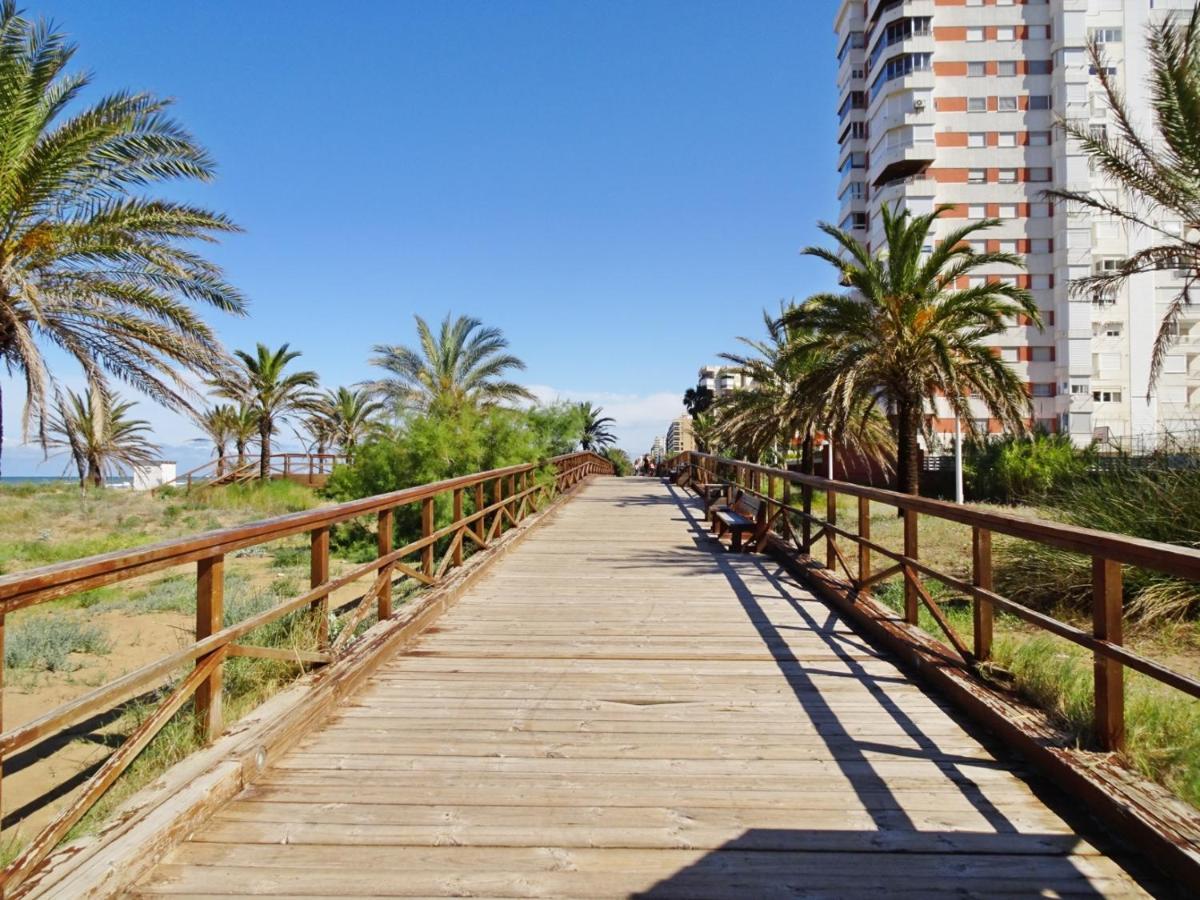 Aigua Blava Primera Linea - Alquiler Solo Familias Playa de Gandia المظهر الخارجي الصورة